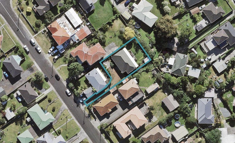 8A Poto Street, Te Atatu South, Auckland - Carousel 1