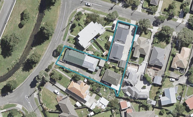 2/11 HAYWARD TCE, Waiwhetu, Lower Hutt - Carousel 1