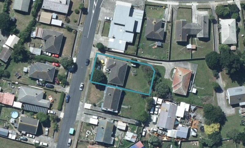 108 Waihora Crescent, Waitangirua, Porirua - Carousel 1