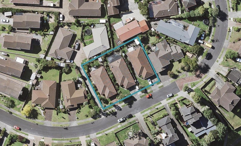 11C Channing Crescent, Botany Downs, Auckland - Carousel 1