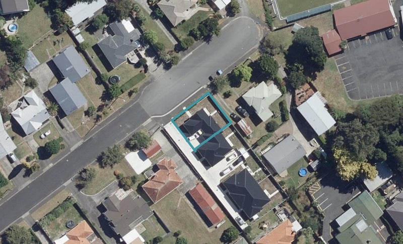 1/5 Windsor Road, Maeroa, Hamilton - Carousel 1