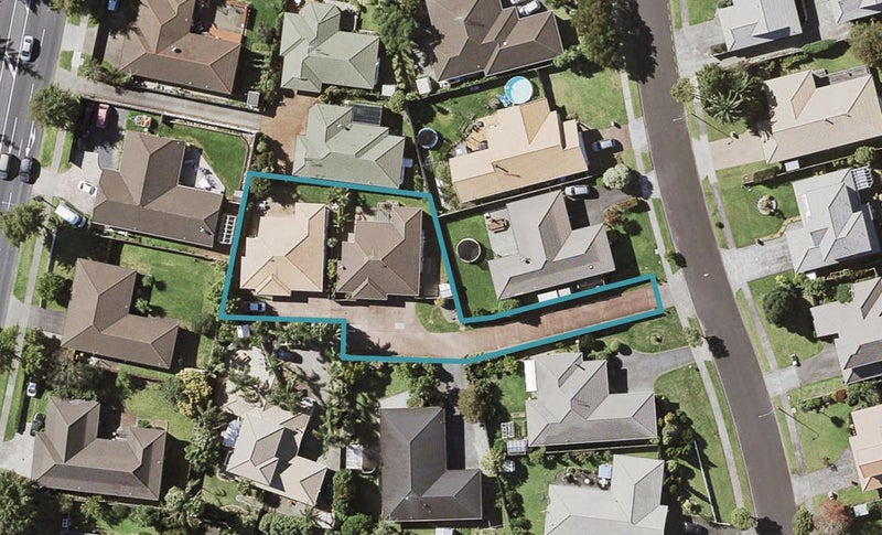 2/14 Pajaro Place, Golflands, Auckland - Carousel 1