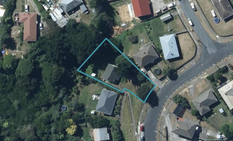 27 Gloucester Street, Cannons Creek, Porirua - Carousel 1