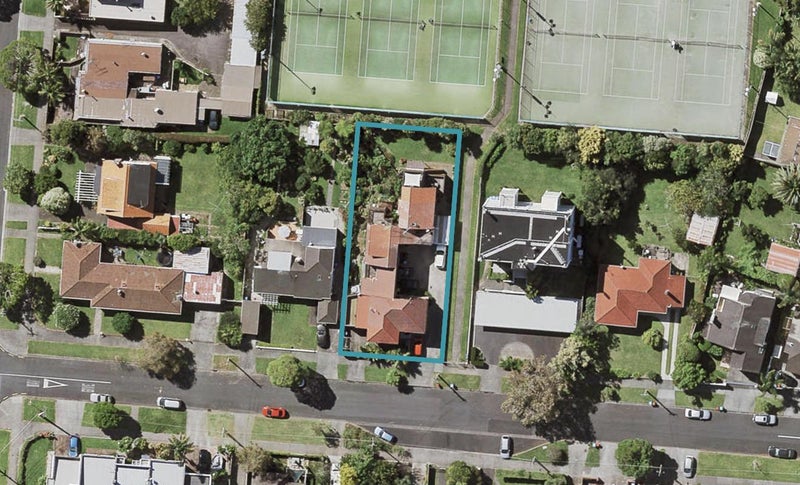 8B Tagalad Road, Mission Bay, Auckland - Carousel 1