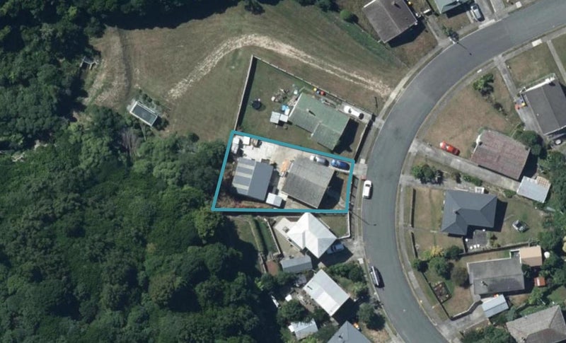 76 Rangituhi Crescent, Takapuwahia, Porirua - Carousel 1