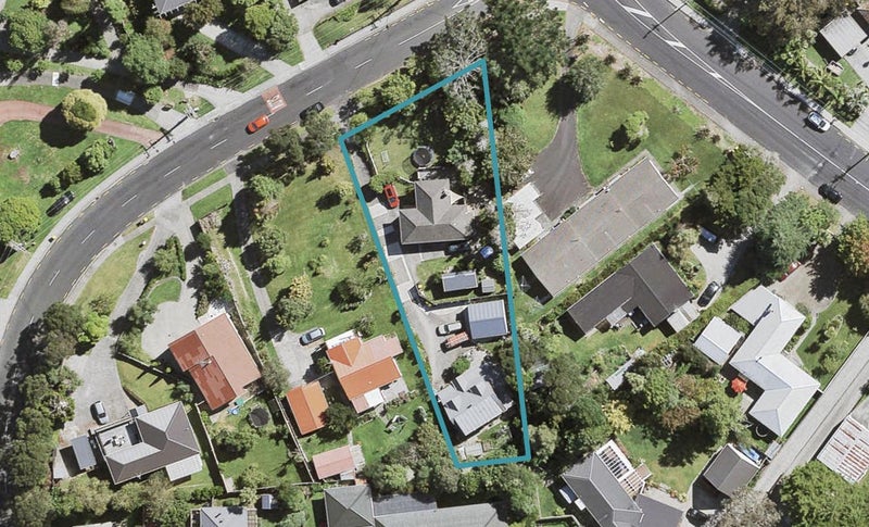 1/4 Konini Road, Titirangi, Auckland - Carousel 1