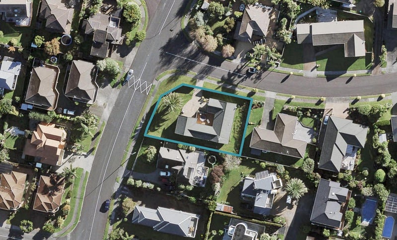 1 Ferntree Terrace, West Harbour, Auckland - Carousel 1