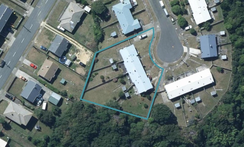 8 Suffolk Place, Cannons Creek, Porirua - Carousel 1