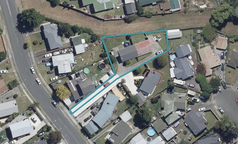 60B Deanwell Avenue, Deanwell, Hamilton - Carousel 1