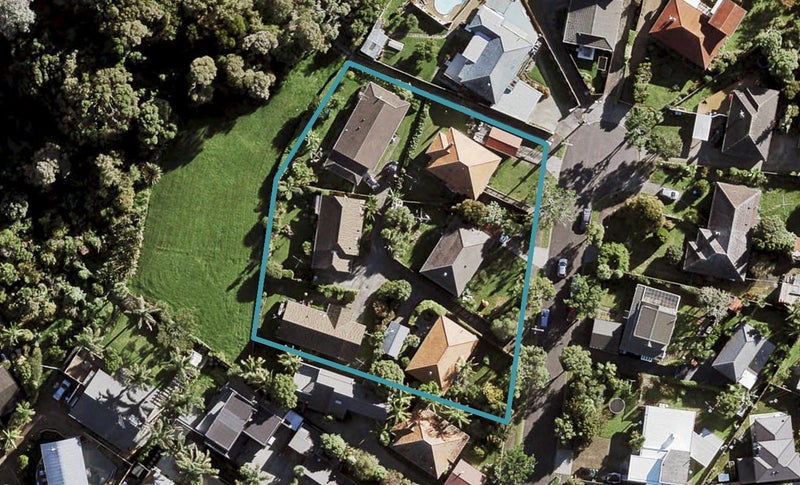8 Howlett Street, Waterview, Auckland - Carousel 1