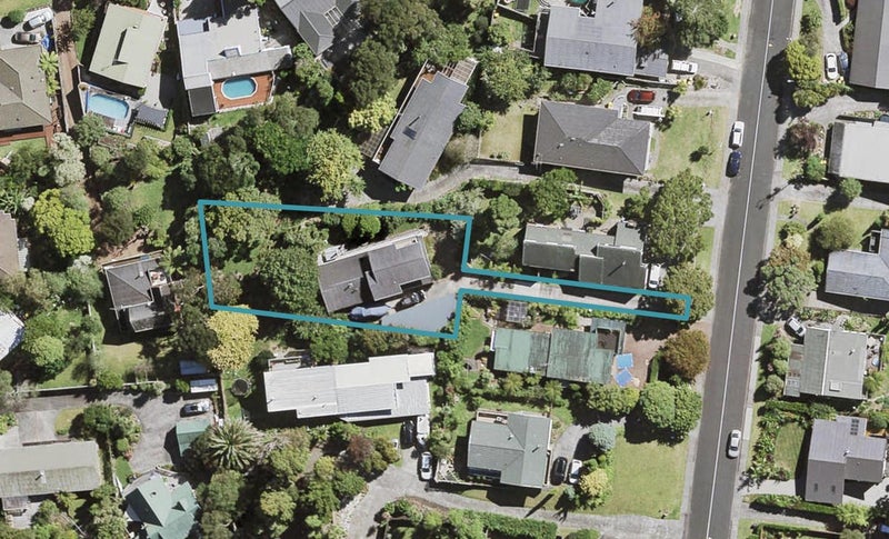 60 Daffodil Street, Titirangi, Auckland - Carousel 1