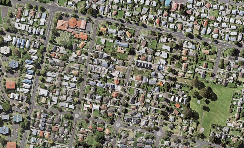 13 Holland Avenue, Point England, Auckland - Carousel 1