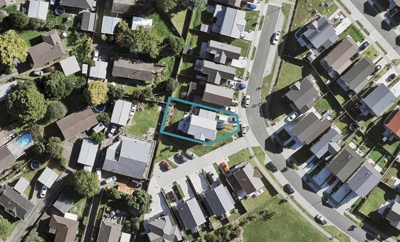 27 Tonuitanga Street, Weymouth, Auckland - Carousel 1