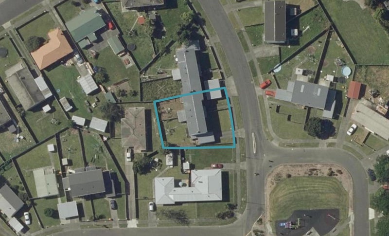 8 Farnham Avenue, Highbury, Palmerston North - Carousel 1