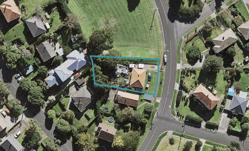 4 Smallfield Avenue, Mount Roskill, Auckland - Carousel 1