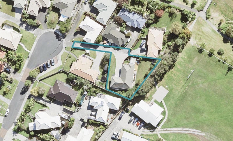 16 Greta Place, Stanmore Bay, Whangaparaoa - Carousel 1