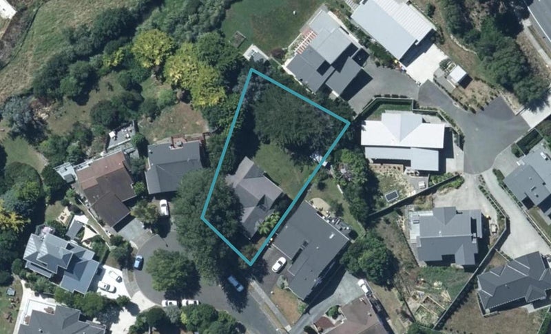 18 Observatory Close, Whitby, Porirua - Carousel 1