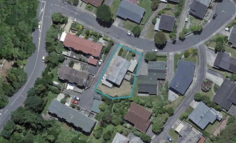 10 Burdendale Grove, Churton Park, Wellington - Carousel 1