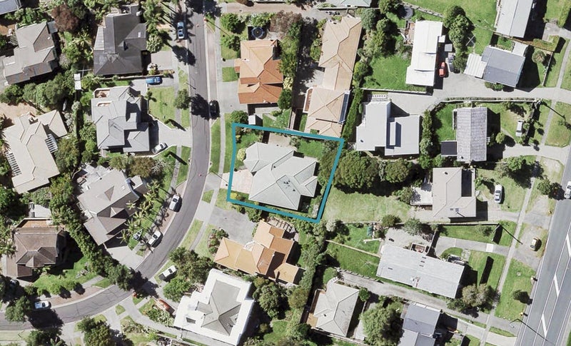 12 Margaret Henry Crescent, Oteha, Auckland - Carousel 1