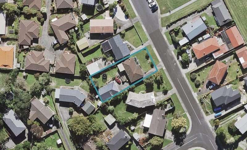 8 Thornlow Street, Glendene, Auckland - Carousel 1