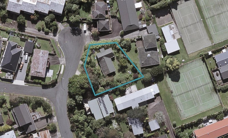14 Leatham Avenue, Strandon, New Plymouth - Carousel 1
