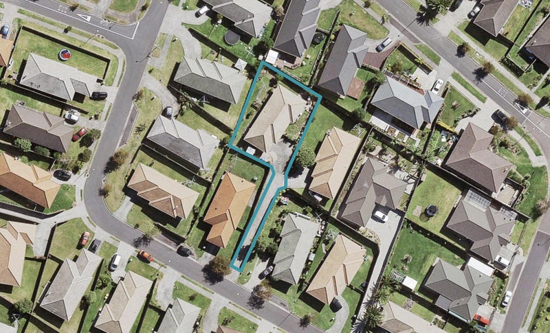 8 Cretian Crescent, Henderson, Auckland - Carousel 1