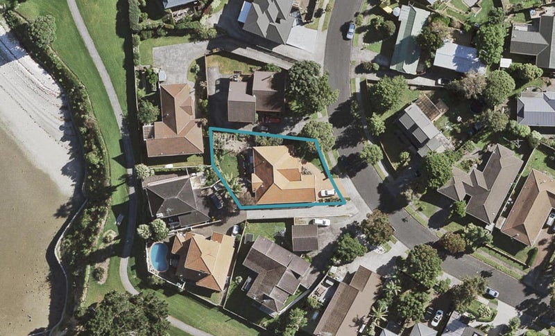 25 St Annes Crescent, Wattle Downs, Auckland - Carousel 1