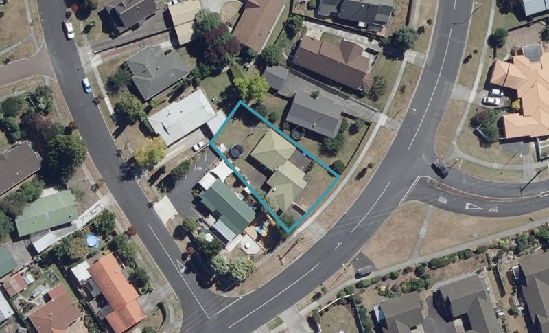 23 Endeavour Avenue, Flagstaff, Hamilton - Carousel 1