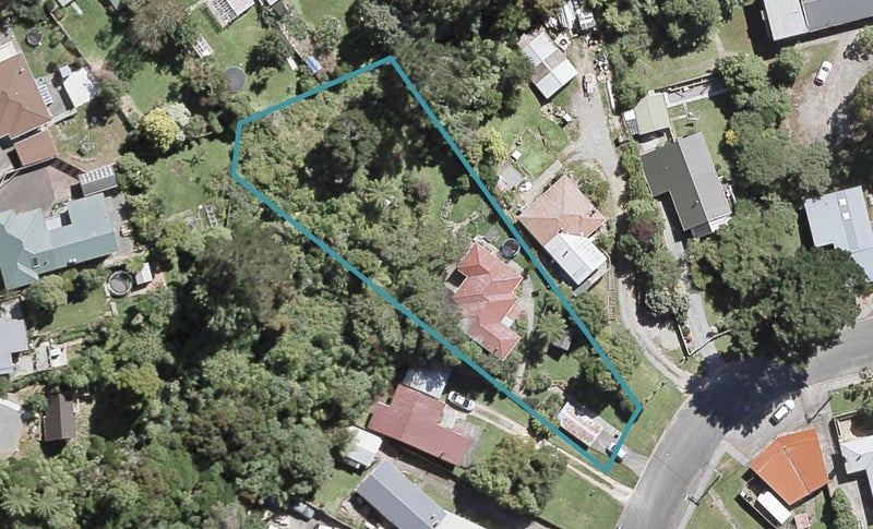 10 Jocelyn Crescent, Pinehaven, Upper Hutt - Carousel 1