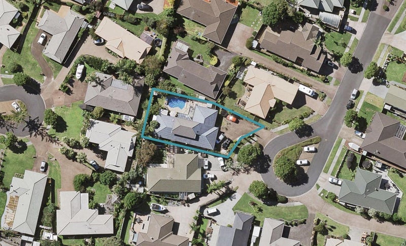 11 Jan Higgins Place, Golflands, Auckland - Carousel 1