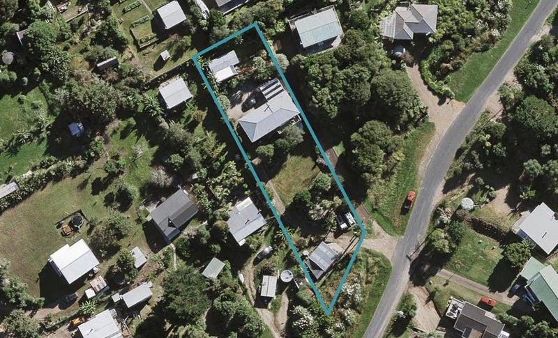 7 Kennedy Road, Surfdale, Waiheke Island - Carousel 1