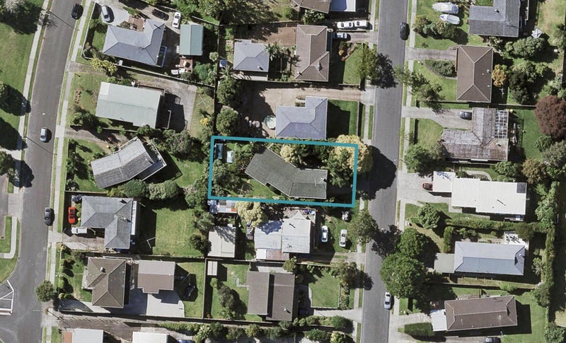 14 Megan Avenue, Pakuranga Heights, Auckland - Carousel 1