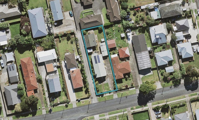 17 Miro Road, Mangere Bridge, Auckland - Carousel 1