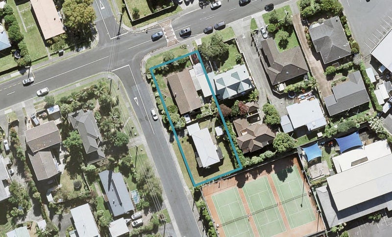 2/8 County Road, Torbay, Auckland - Carousel 1