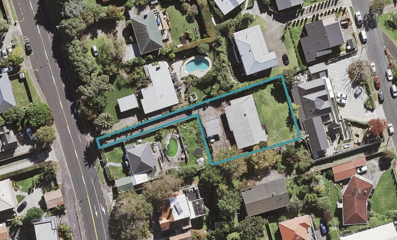 1/135 Glenfield Road, Hillcrest, Auckland - Carousel 1