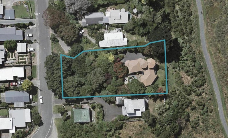 83 Tennis Court Road, RAUMATI SOUTH, PARAPARAUMU - Carousel 1