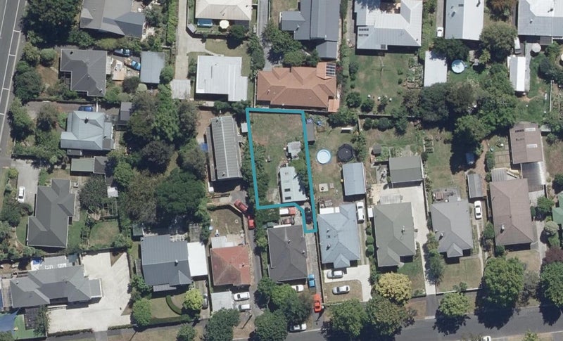 2/7 Gillies Avenue, Claudelands, Hamilton - Carousel 1