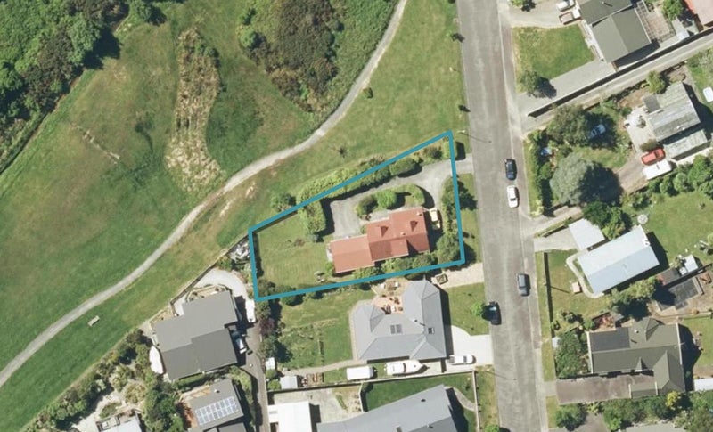 32 Ranui Street, Waikawa, Picton - Carousel 1
