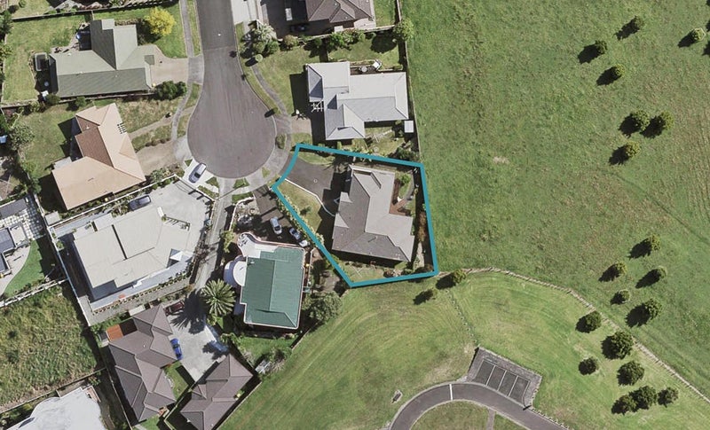 20 Capistrano Mews, Goodwood Heights, Auckland - Carousel 1