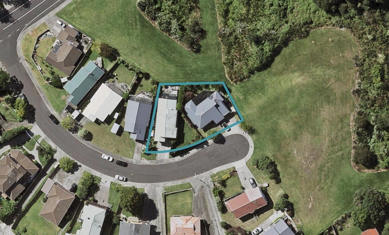 1/6 Romulus Place, Totara Vale, Auckland - Carousel 1