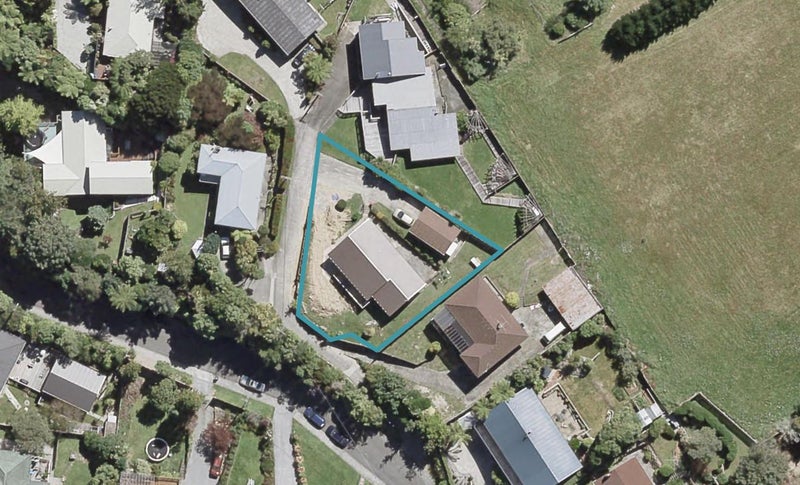 9 Vista Crescent, Maoribank, Upper Hutt - Carousel 1