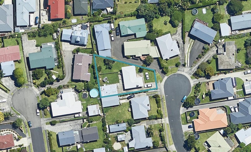 14 Bristol Avenue, Brookfield, Tauranga - Carousel 1