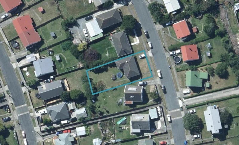22 Aberfeldy Street, Cannons Creek, Porirua - Carousel 1