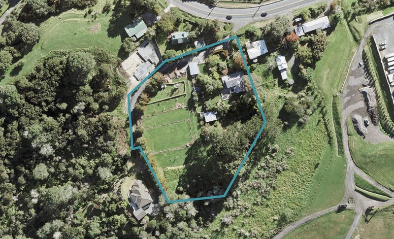 1152 East Coast Road, Albany - Carousel 1