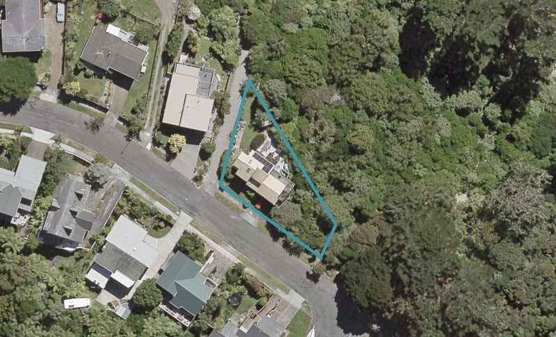 35 Stanhope Grove, Korokoro, Lower Hutt - Carousel 1