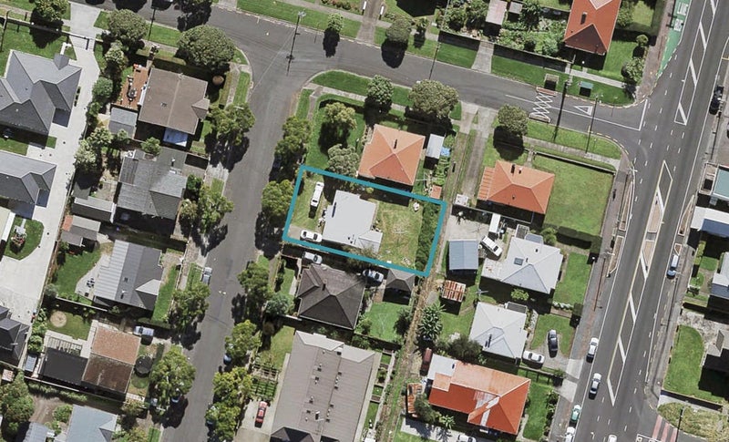 2 Carrie Street, Sandringham, Auckland - Carousel 1