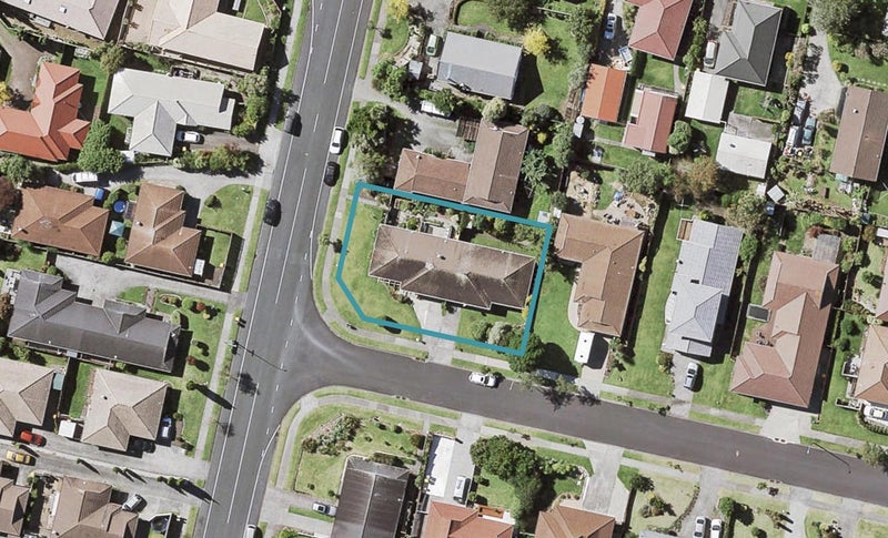 2/79 Dalwhinnie Parade, Highland Park, Auckland - Carousel 1