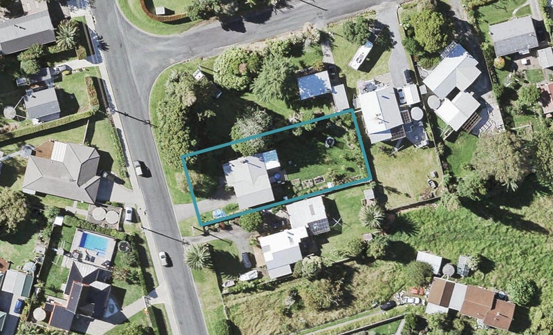 7 Sunkist Bay Road, Beachlands, Auckland - Carousel 1