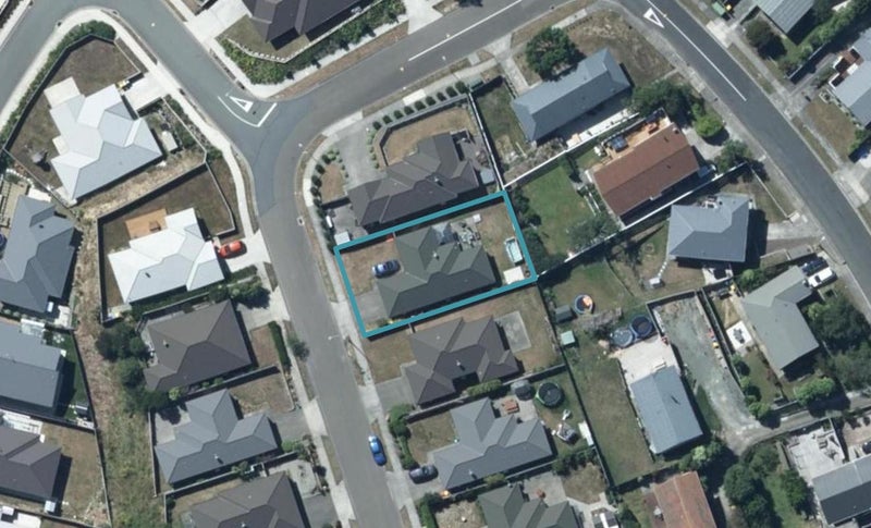 33 Staithes Drive North, Whitby, Porirua - Carousel 1