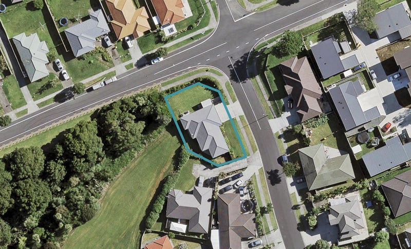 1 Nicholas Gibbons Drive, Clendon Park, Auckland - Carousel 1